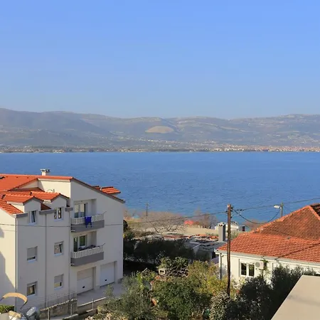 Apartment By The Sea Slatine, Ciovo - 9453 *